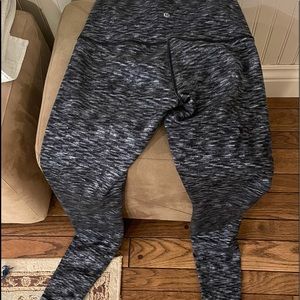 Lululemon leggings wander under